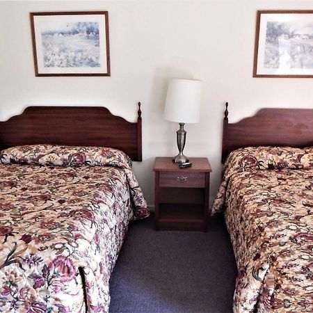 Dry Ridge Motor Inn Eksteriør billede